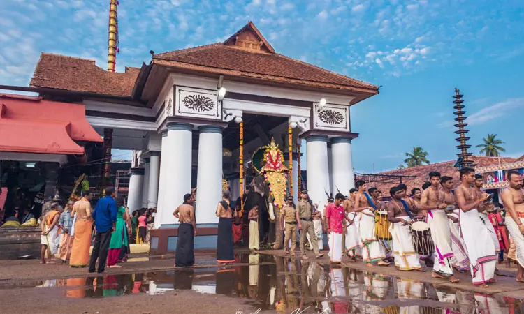 சபரிமலையை தொடர்ந்து வைக்கம் மகாதேவர் கோவிலிலும் 31 பவுன் தங்கம் மாயம்