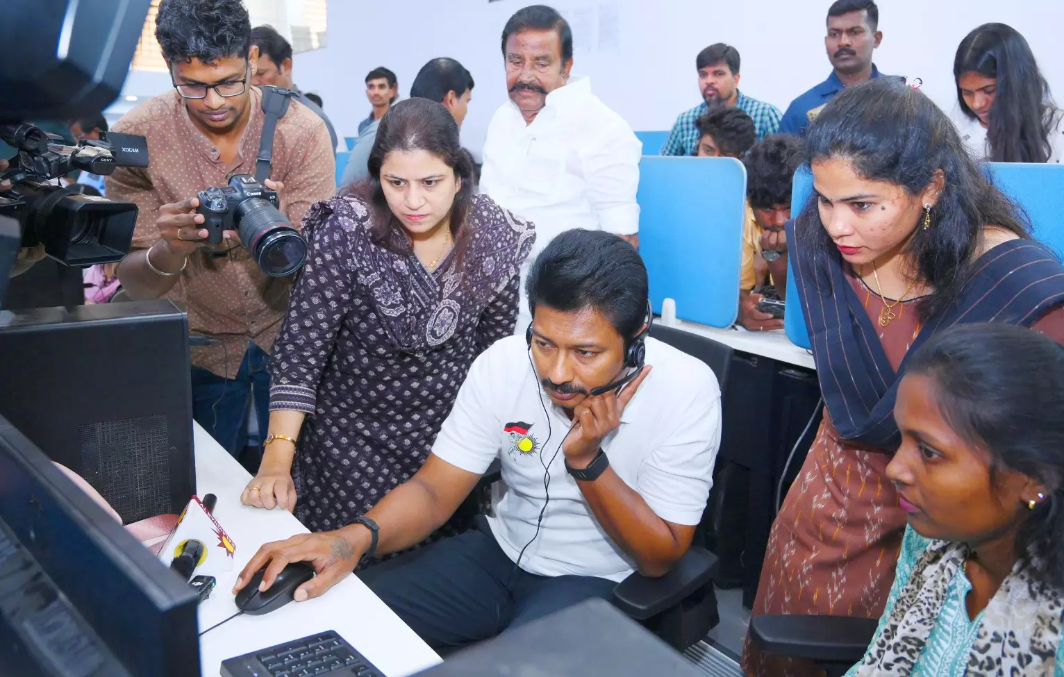 சென்னை மாநகராட்சி கட்டுப்பாடு மையத்தில் துணை முதல்-அமைச்சர் உதயநிதி ஸ்டாலின் ஆய்வு சென்னை மாநகராட்சி கட்டுப்பாடு மையத்தில் துணை முதல்-அமைச்சர் உதயநிதி ஸ்டாலின் ஆய்வு