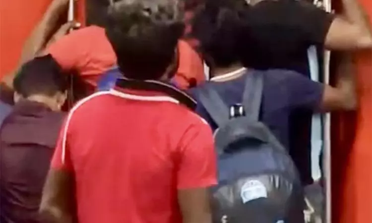 முன்பதிவு பெட்டிகளில் வட மாநில பயணிகள் ஏறும் விவகாரம்:  தெற்கு ரெயில்வே அதிரடி உத்தரவு