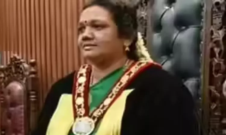 மதுரை மாநகராட்சி மேயர் இந்திராணி ராஜினாமா