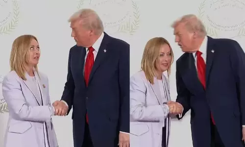 ரொம்ப அழகா இருக்கீங்க... அசடு வழிந்த டிரம்ப், மிரண்ட மெலோனி