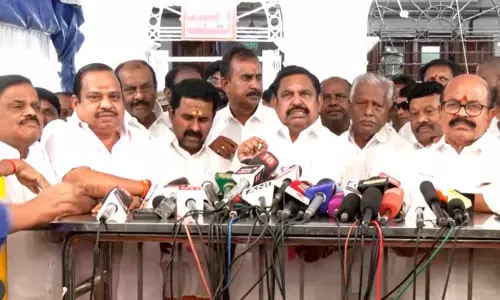 கரூர் துயரம்; பிரேத பரிசோதனையில் ஏன் இவ்வளவு அவசரம்? எடப்பாடி பழனிசாமி கேள்வி கரூர் துயரம்; பிரேத பரிசோதனையில் ஏன் இவ்வளவு அவசரம்? எடப்பாடி பழனிசாமி கேள்வி