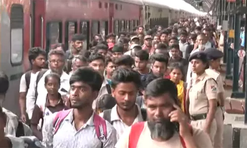 தீபாவளியை கொண்டாட சொந்த ஊருக்கு புறப்படும் வடமாநில தொழிலாளர்கள் - சென்னை சென்ட்ரலில் அலைமோதும் கூட்டம்