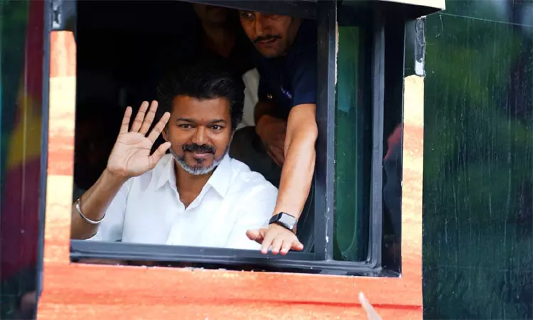 கரூர் சம்பவத்திற்கு பிறகும் குறையவில்லை; விஜய்க்கு 23 % ஆதரவு; கருத்துக் கணிப்பில் பரபரப்பு தகவல் கரூர் சம்பவத்திற்கு பிறகும் குறையவில்லை; விஜய்க்கு 23 % ஆதரவு; கருத்துக் கணிப்பில் பரபரப்பு தகவல்