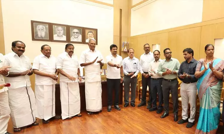 ராதாபுரத்தில் உள்ள மாவட்ட விளையாட்டு வளாகத்தில் பல்நோக்கு விளையாட்டரங்கம் - உதயநிதி ஸ்டாலின் அடிக்கல் நாட்டினார் ராதாபுரத்தில் உள்ள மாவட்ட விளையாட்டு வளாகத்தில் பல்நோக்கு விளையாட்டரங்கம் - உதயநிதி ஸ்டாலின் அடிக்கல் நாட்டினார்