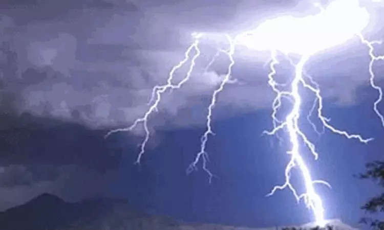 மின்னல்  தாக்கி 4 பெண்கள் உயிரிழப்பு:  கடலூர் அருகே சோகம்