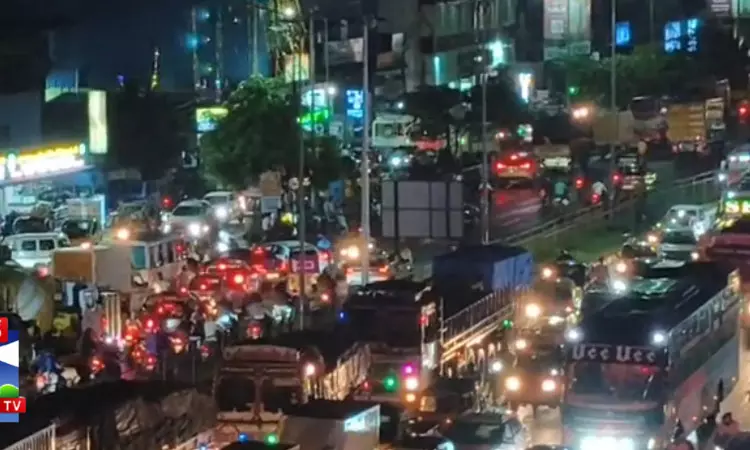 தீபாவளி;  சொந்த ஊருக்கு படையெடுக்கும் மக்களால் சென்னையில் கடும் போக்குவரத்து நெரிசல்