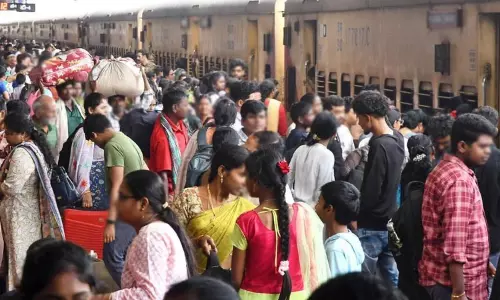 டிக்கெட் இல்லாமல் 51 ஆயிரம் பேர் பயணம்: ரூ.2.86 கோடி அபராதம் - அதிரடி காட்டிய ரெயில்வே