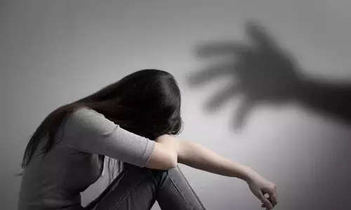 இளம்பெண்ணை காதலித்து கர்ப்பமாக்கிய வாலிபர் மீது வழக்கு