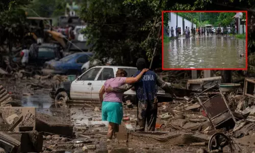 மெக்சிகோவில் புயலுக்கு 1 லட்சம் வீடுகள் பாதிப்பு; 130 பேர் பலி