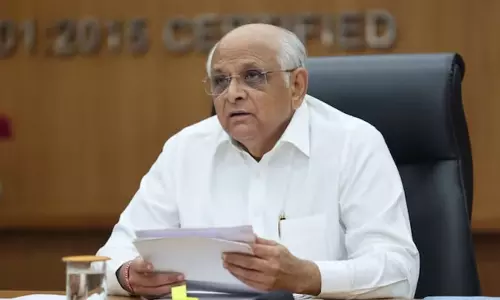 குஜராத்தில் மந்திரிகள் 16 பேர் கூண்டோடு ராஜினாமா