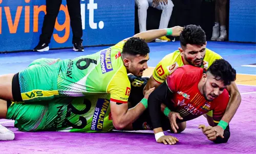 புரோ கபடி லீக்: டை பிரேக்கரில் பெங்களூரு அணியை வீழ்த்திய பாட்னா