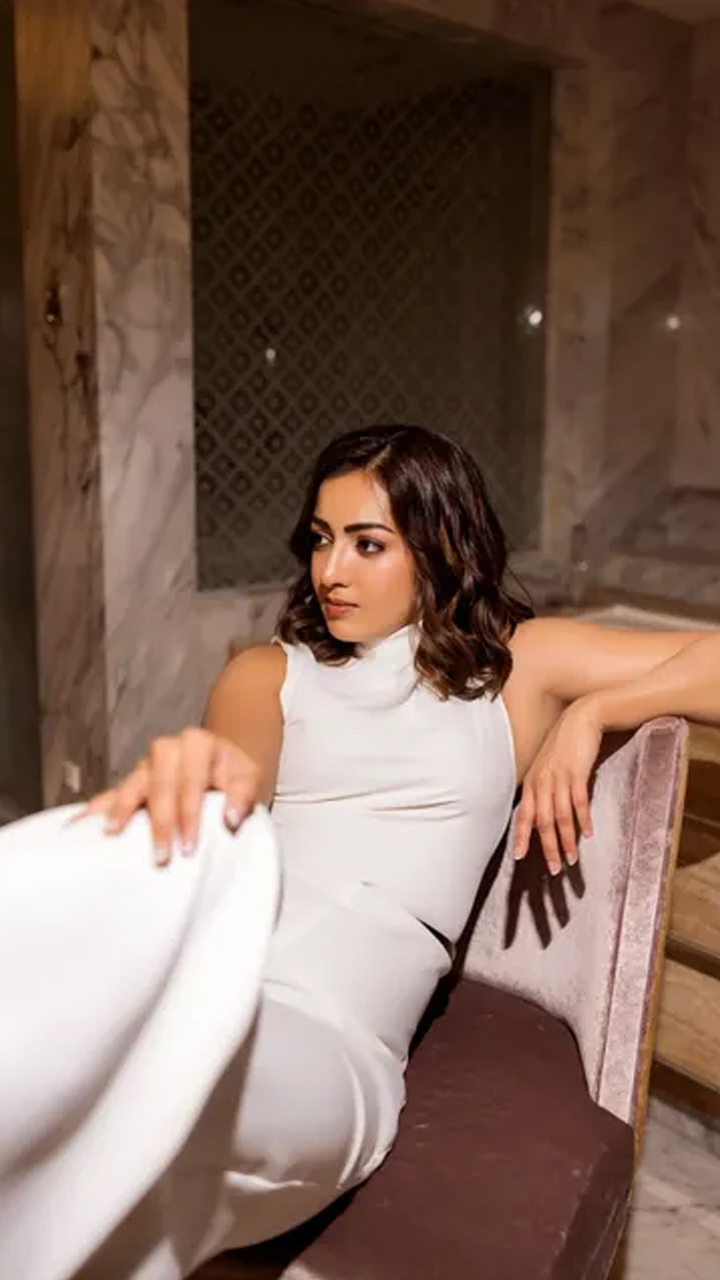 நடிகை கேத்ரின் தெரசாவின் லேட்டஸ்ட் கிளிக்ஸ்..!