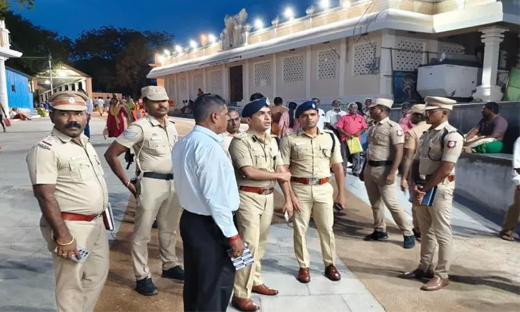திருச்செந்தூர் கோவில் கந்தசஷ்டி திருவிழா: பாதுகாப்பு ஏற்பாடுகளை டி.ஐ.ஜி., எஸ்.பி. ஆய்வு