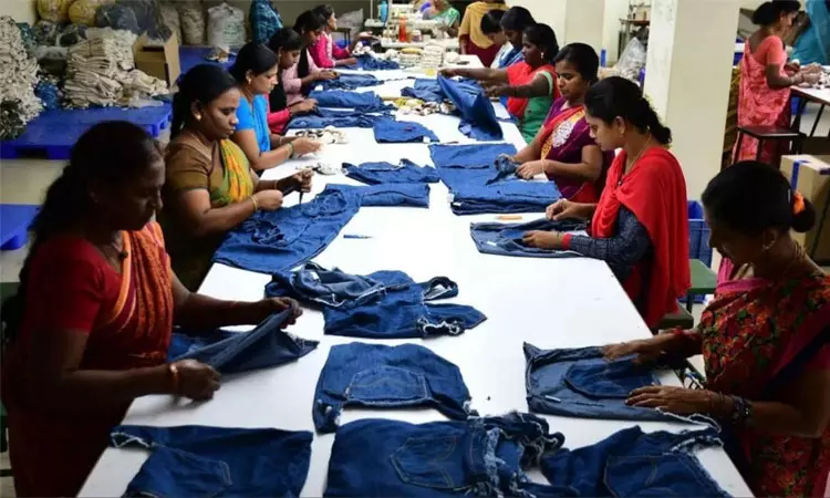 திருப்பூரில் கடந்த செப்டம்பர் மாதத்தில் ஆயத்த ஆடை ஏற்றுமதி வர்த்தகம் 10.1 சதவீதம் சரிவு திருப்பூரில் கடந்த செப்டம்பர் மாதத்தில் ஆயத்த ஆடை ஏற்றுமதி வர்த்தகம் 10.1 சதவீதம் சரிவு