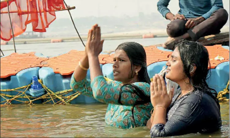காசி தமிழ் சங்கமத்தில் பங்கேற்ற தமிழக பக்தர்கள் கும்பமேளாவில் புனித நீராடினர் காசி தமிழ் சங்கமத்தில் பங்கேற்ற தமிழக பக்தர்கள் கும்பமேளாவில் புனித நீராடினர்