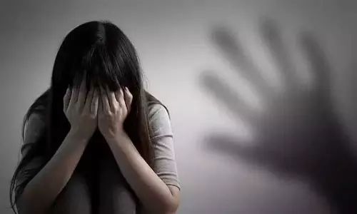 17 வயது கல்லூரி மாணவியை மது குடிக்க வைத்து பாலியல் பலாத்காரம் - மாணவர் மீது வழக்கு