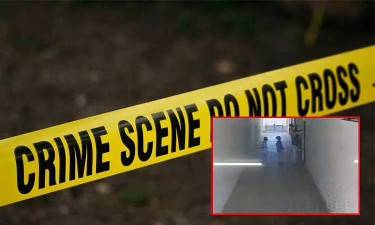 கல்லூரி மாணவிகள் உடை மாற்றும்போது... மறைந்திருந்து படம் பிடித்த சக மாணவர்கள்; வைரலான வீடியோ கல்லூரி மாணவிகள் உடை மாற்றும்போது... மறைந்திருந்து படம் பிடித்த சக மாணவர்கள்; வைரலான வீடியோ