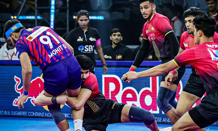 புரோ கபடி லீக்: டெல்லி அணியை வீழ்த்தி பெங்களூரு புல்ஸ் வெற்றி