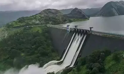 நீர்மட்டம் உயர்ந்ததால் முல்லைப் பெரியாறு அணையில் இருந்து தண்ணீர் திறப்பு