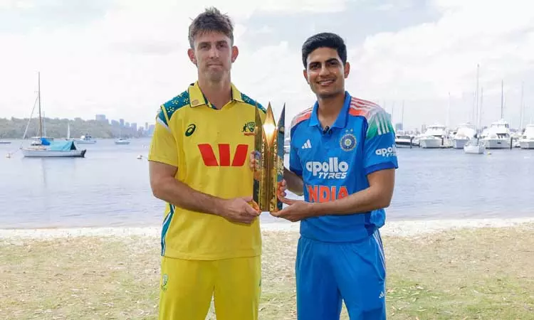 முதல் ஒருநாள் போட்டி: இந்தியாவுக்கு எதிராக ஆஸ்திரேலியா பந்துவீச்சு தேர்வு முதல் ஒருநாள் போட்டி: இந்தியாவுக்கு எதிராக ஆஸ்திரேலியா பந்துவீச்சு தேர்வு