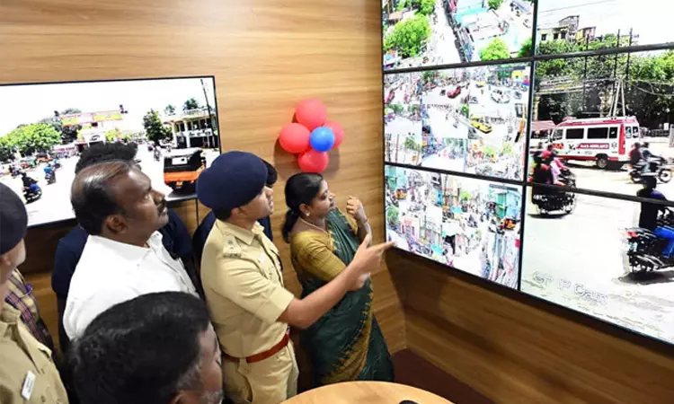 தூத்துக்குடியில் நவீன காவல் கட்டுப்பாட்டு, கண்காணிப்பு மையம்: அமைச்சர் கீதா ஜீவன் திறந்து வைத்தார் தூத்துக்குடியில் நவீன காவல் கட்டுப்பாட்டு, கண்காணிப்பு மையம்: அமைச்சர் கீதா ஜீவன் திறந்து வைத்தார்