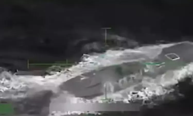 போதைப்பொருள் கடத்தி வந்த நீர்மூழ்கி கப்பலை தாக்கி அழித்தது அமெரிக்கா போதைப்பொருள் கடத்தி வந்த நீர்மூழ்கி கப்பலை தாக்கி அழித்தது அமெரிக்கா