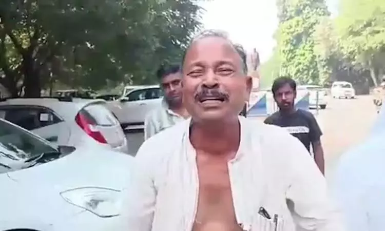 தேர்தலில் சீட் மறுப்பு; லாலு பிரசாத் வீட்டின்முன் கண்ணீர் விட்டு அழுத கட்சி நிர்வாகி