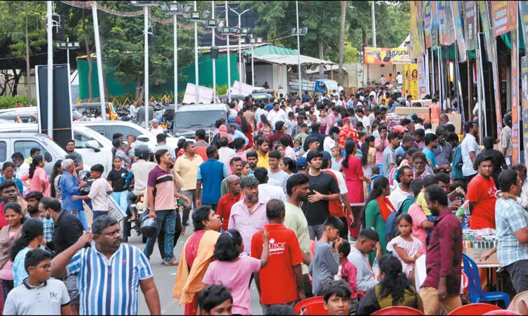 தீபாவளி பண்டிகைக்காக சிவகாசியில் ரூ.7 ஆயிரம் கோடி பட்டாசுகள் உற்பத்தி - கடந்த ஆண்டைவிட ரூ.1,000 கோடி அதிகம்