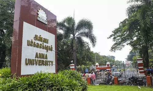 போலி பேராசிரியர்கள் விவகாரம்: அண்ணா பல்கலைக்கழக பதிவாளர் மாற்றம்? போலி பேராசிரியர்கள் விவகாரம்: அண்ணா பல்கலைக்கழக பதிவாளர் மாற்றம்?