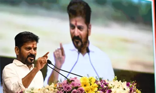 தெலுங்கானா: சட்டசபை தேர்தலில் போட்டியிட குறைந்தபட்ச வயது வரம்பு 21 ஆக குறைக்க மசோதா தெலுங்கானா: சட்டசபை தேர்தலில் போட்டியிட குறைந்தபட்ச வயது வரம்பு 21 ஆக குறைக்க மசோதா