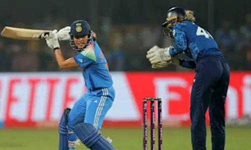 மந்தனா, ஹர்மன்ப்ரீத் போராட்டம் வீண்.. இந்தியாவை வீழ்த்தி அரையிறுதிக்கு முன்னேறிய இங்கிலாந்து மந்தனா, ஹர்மன்ப்ரீத் போராட்டம் வீண்.. இந்தியாவை வீழ்த்தி அரையிறுதிக்கு முன்னேறிய இங்கிலாந்து