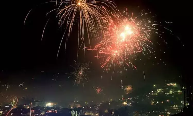 தீபாவளி பண்டிகை: பட்டாசு வெடிக்க இரண்டு மணி நேரம் மட்டுமே அனுமதி