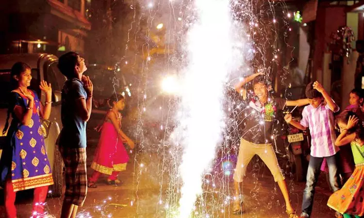 தமிழ்நாட்டில் 500 ஆண்டுகளுக்கு முன்பே தீபாவளி கொண்டாட்டம் - கல்வெட்டுகள் தரும் புதிய தகவல்கள் தமிழ்நாட்டில் 500 ஆண்டுகளுக்கு முன்பே தீபாவளி கொண்டாட்டம் - கல்வெட்டுகள் தரும் புதிய தகவல்கள்