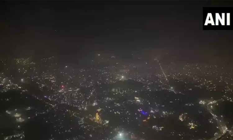 தலைநகர் டெல்லியில் ஏற்பட்ட தீ விபத்துகள்; உதவி மையத்திற்கு 170-க்கும் மேற்பட்ட அழைப்புகள் வந்ததாக தகவல் தலைநகர் டெல்லியில் ஏற்பட்ட தீ விபத்துகள்; உதவி மையத்திற்கு 170-க்கும் மேற்பட்ட அழைப்புகள் வந்ததாக தகவல்