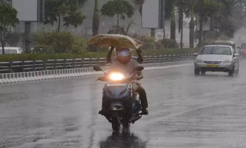 வடகிழக்கு பருவமழையின் ஆட்டம் ஆரம்பம்; 18 மாவட்டங்களில் இன்று கனமழைக்கு வாய்ப்பு வடகிழக்கு பருவமழையின் ஆட்டம் ஆரம்பம்; 18 மாவட்டங்களில் இன்று கனமழைக்கு வாய்ப்பு