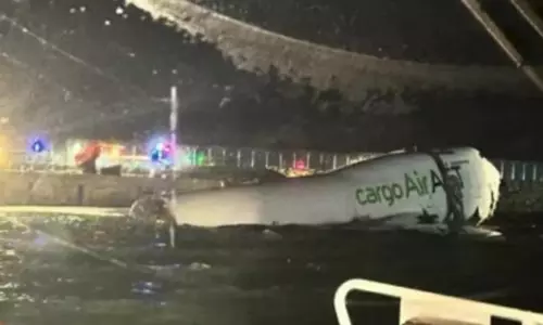 ஹாங்காங்கில் கடலில் விழுந்த சரக்கு விமானம்:  2 பேர் உயிரிழப்பு