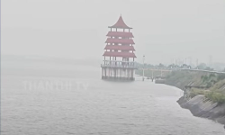 செம்பரம்பாக்கம் ஏரி: உபரி நீர் திறப்பு செம்பரம்பாக்கம் ஏரி: உபரி நீர் திறப்பு