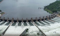 மேட்டூர் அணையிலிருந்து 30,500 கனஅடி நீர் திறப்பு மேட்டூர் அணையிலிருந்து 30,500 கனஅடி நீர் திறப்பு