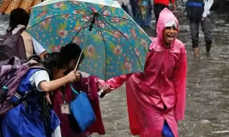 பருவமழை தீவிரம் - பள்ளிகளுக்கு அறிவுறுத்தல் பருவமழை தீவிரம் - பள்ளிகளுக்கு அறிவுறுத்தல்