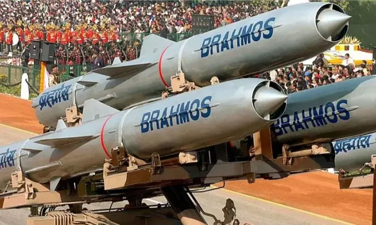 800 கி.மீ தூரம் சென்று தாக்கும் பிரம்மோஸ் ஏவுகணை சோதனை;  2 ஆண்டுகளுக்குள் அறிமுகப்படுத்த திட்டம்