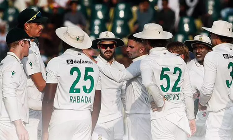 2-வது டெஸ்ட்: மகராஜ் அபார பந்துவீச்சு.. பாகிஸ்தான் முதல் இன்னிங்சில் 333 ரன்களில் ஆல்-அவுட்