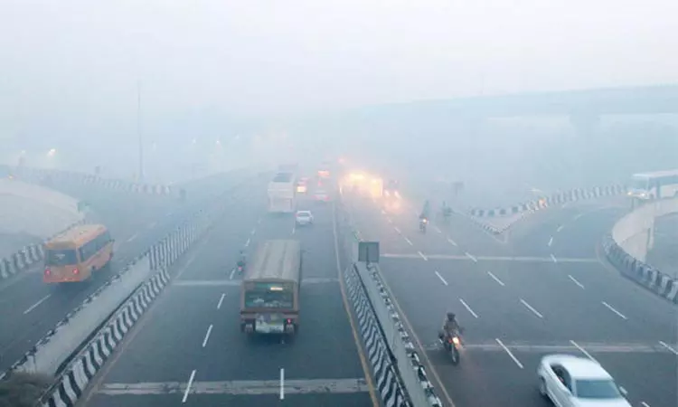 தீபாவளி பட்டாசு புகையால் விமான சேவை பாதிப்பு