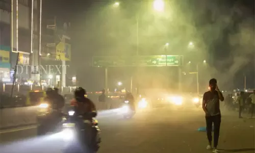 தீபாவளி பட்டாசு வெடிப்பால் சென்னையில் காற்று மாசு அதிகரிப்பு தீபாவளி பட்டாசு வெடிப்பால் சென்னையில் காற்று மாசு அதிகரிப்பு