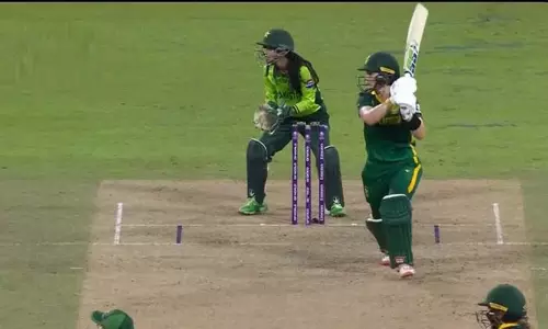 மகளிர் உலகக்கோப்பை: பாகிஸ்தானுக்கு இமாலய இலக்கு நிர்ணயித்த தென்னாப்பிரிக்கா