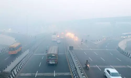 தீபாவளி பட்டாசு புகையால் விமான சேவை பாதிப்பு