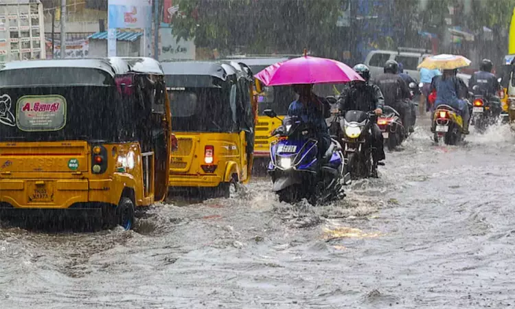 சென்னையில் மழை வெள்ளத்தை சமாளிக்க 12 துணை கமிஷனர்கள் தலைமையில் பேரிடர் மீட்பு படை தயார் சென்னையில் மழை வெள்ளத்தை சமாளிக்க 12 துணை கமிஷனர்கள் தலைமையில் பேரிடர் மீட்பு படை தயார்