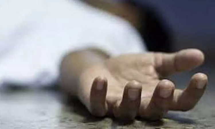 மதுவை கீழே கொட்டிய மகள்... விரக்தியில் தொழிலாளி விஷம் குடித்து தற்கொலை