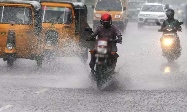 காற்றழுத்த தாழ்வு பகுதி அடுத்த 12 மணி நேரத்தில் தீவிரம் அடையும்: வானிலை மையம் கணிப்பு காற்றழுத்த தாழ்வு பகுதி அடுத்த 12 மணி நேரத்தில் தீவிரம் அடையும்: வானிலை மையம் கணிப்பு