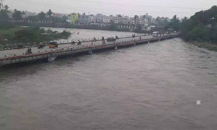 அடையாறு, கொசஸ்தலை ஆற்றில் வெள்ளநீர் திறப்பு: பொதுமக்கள் அச்சப்பட தேவையில்லை - நீர்வளத்துறை அடையாறு, கொசஸ்தலை ஆற்றில் வெள்ளநீர் திறப்பு: பொதுமக்கள் அச்சப்பட தேவையில்லை - நீர்வளத்துறை